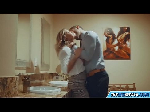 ❤️ Nalika pirang semok seduces sampeyan ing toilet umum ️ Video seks ing kita% jv.porn-impact.ru% ﹏